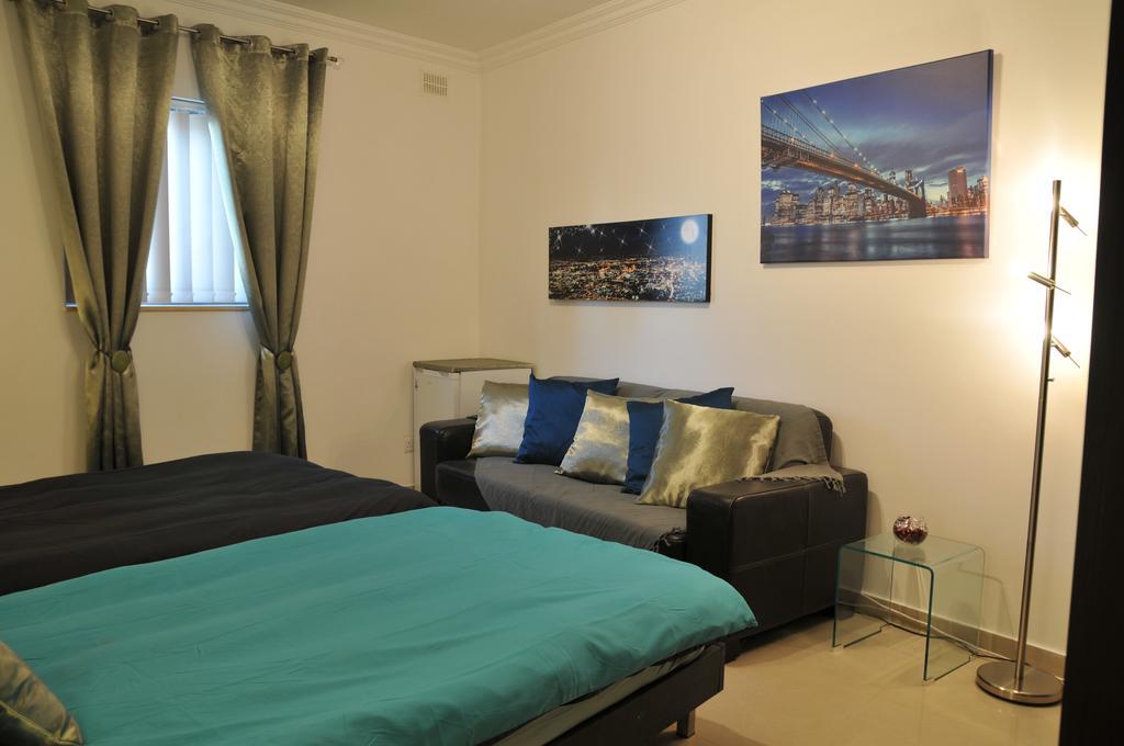 Luxury Marble Arch San Giuliano